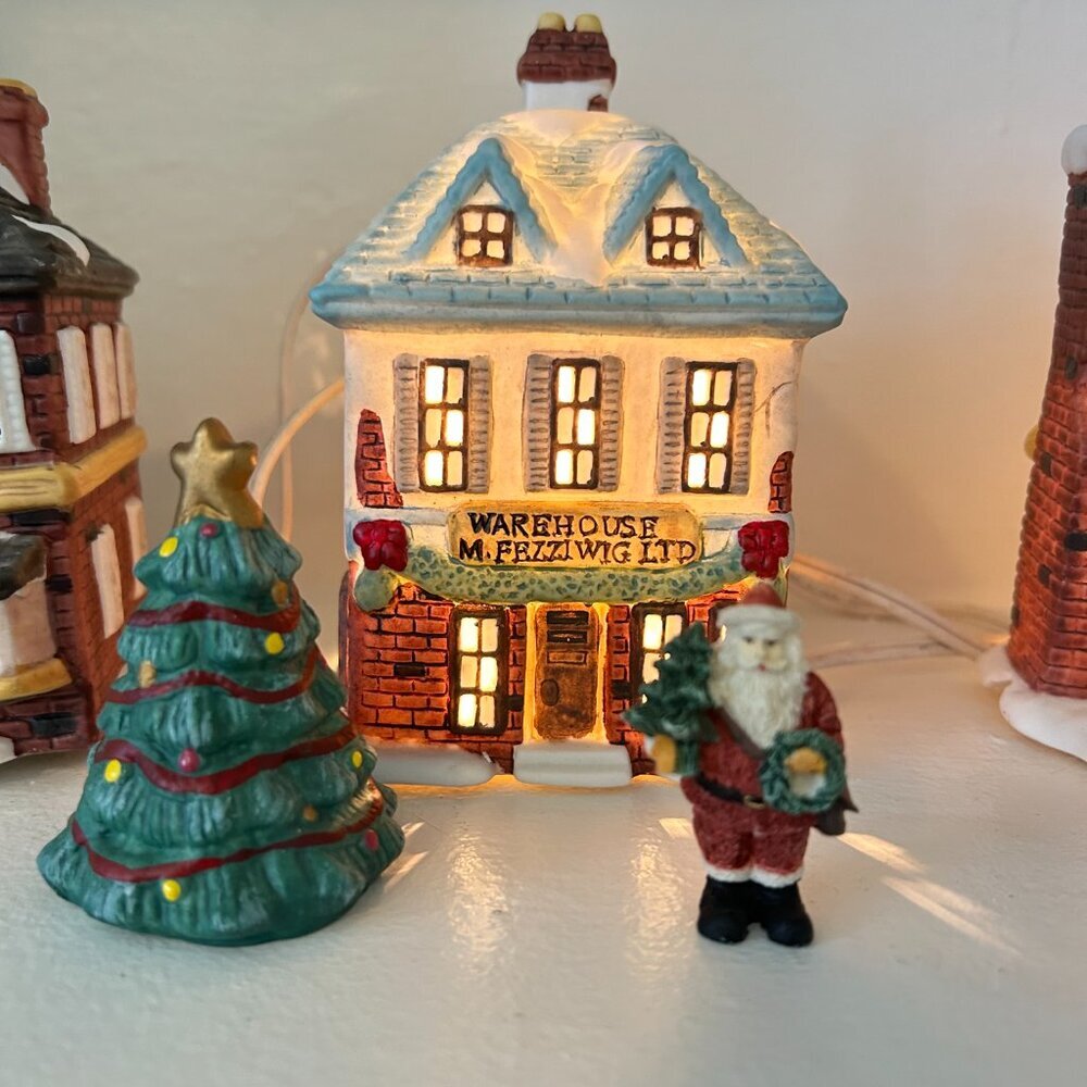 Seymour Mann A Christmas Carol Village Scrooge Fezziwig Cratchits Ceramic Light - Picture 6 of 9